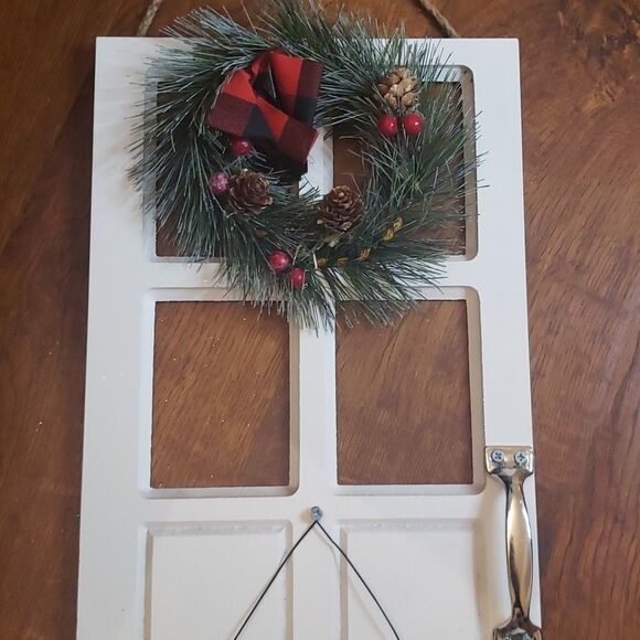 Farmhouse Barn Door Christmas Decor - Picture 3 of 3